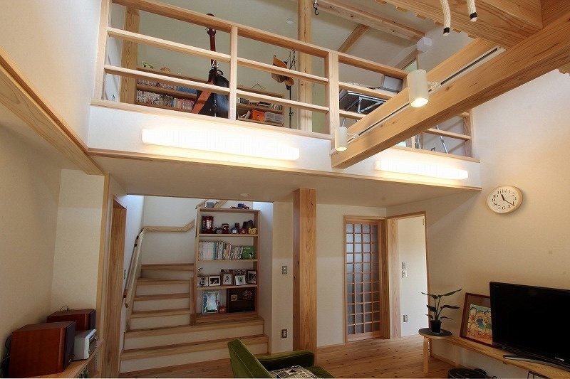 春山リビング吹抜け